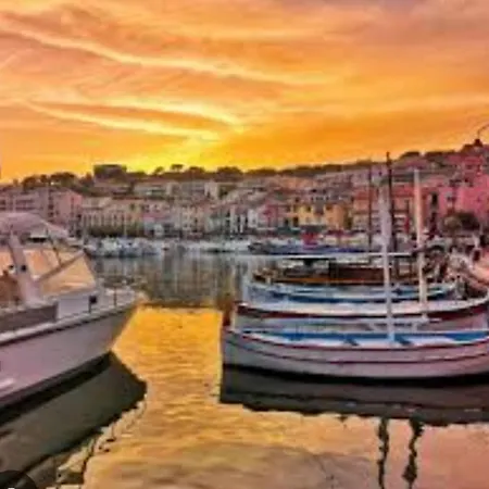 Beau T2 Equipe Sur Le Port, Centre Daire La Ciotat